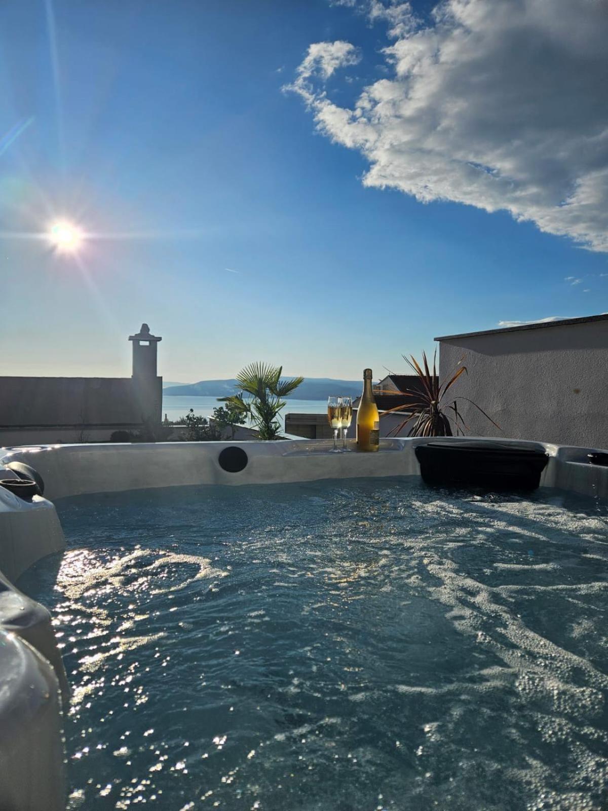 Apartman Koko With Private Jacuzzi Makarska Esterno foto