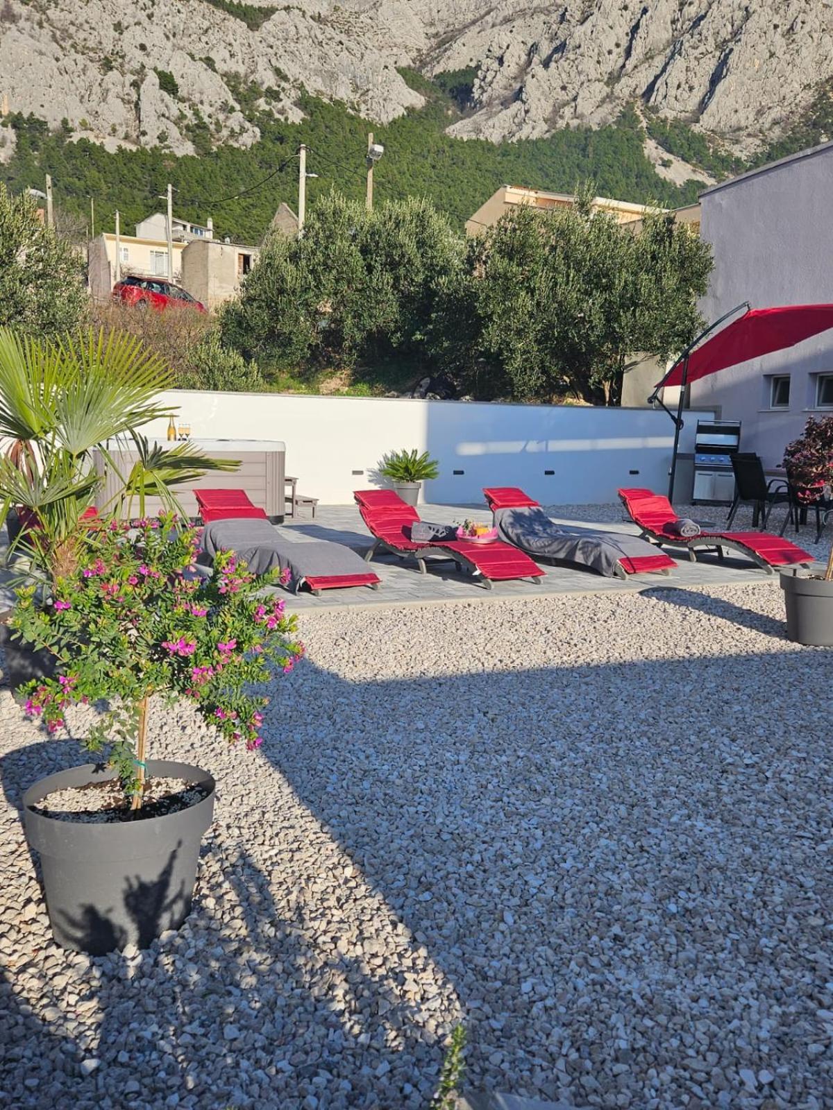 Apartman Koko With Private Jacuzzi Makarska Esterno foto