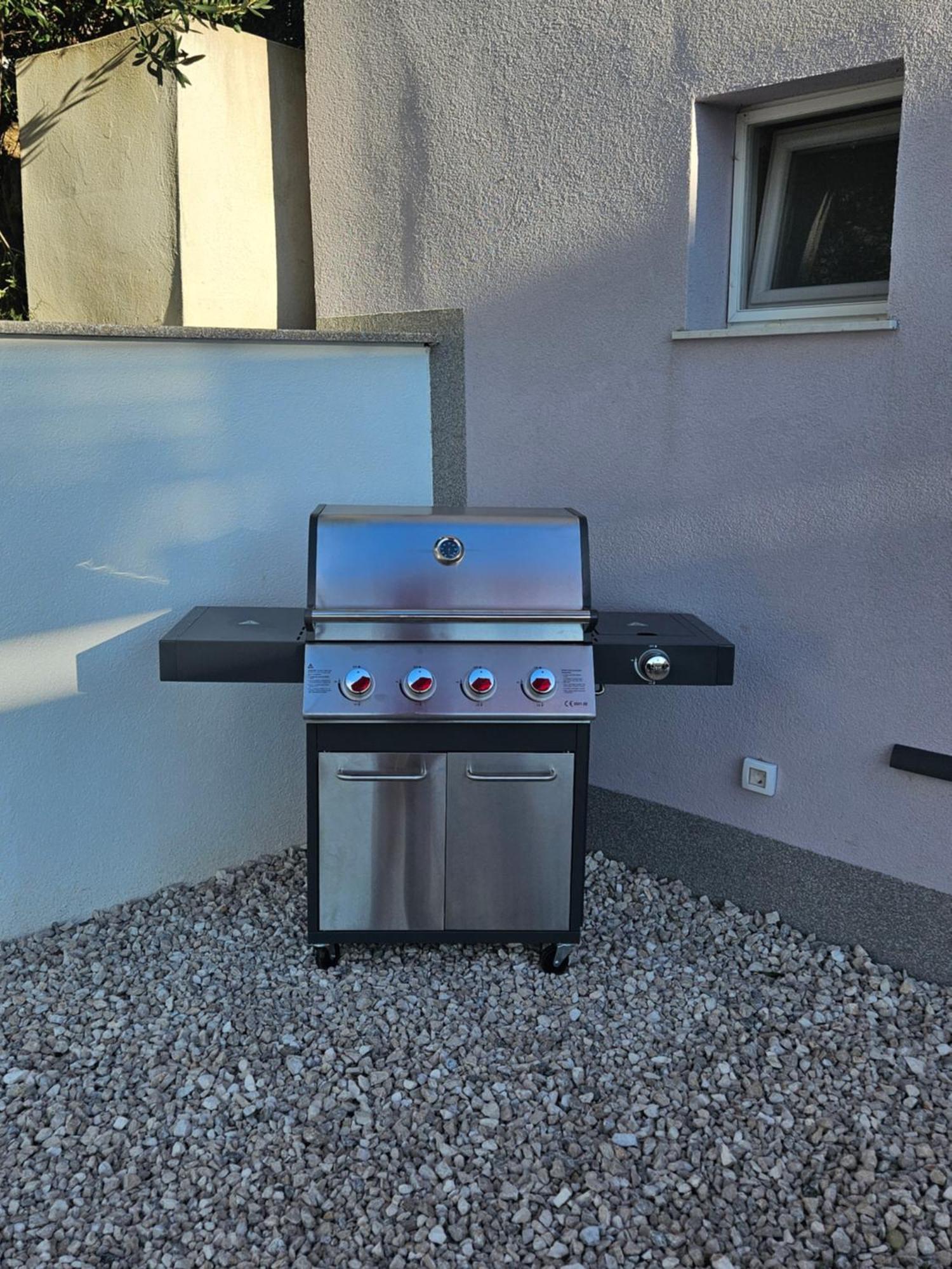 Apartman Koko With Private Jacuzzi Makarska Esterno foto