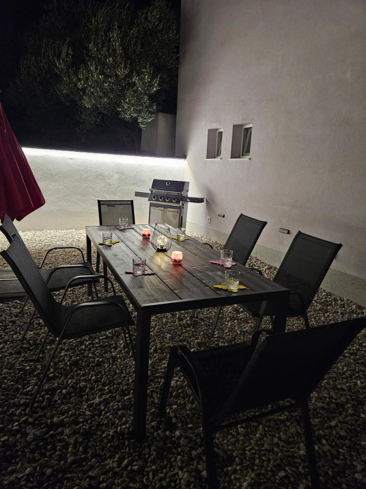 Apartman Koko With Private Jacuzzi Makarska Esterno foto