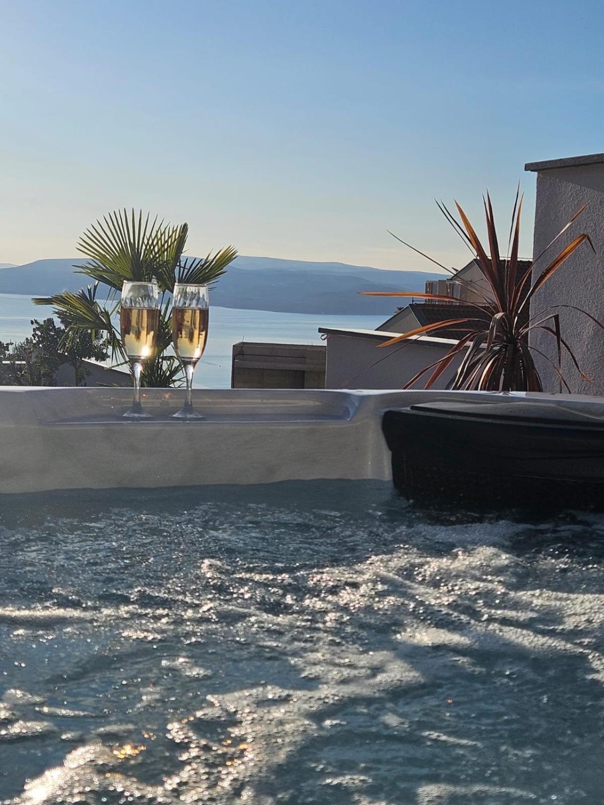 Apartman Koko With Private Jacuzzi Makarska Esterno foto