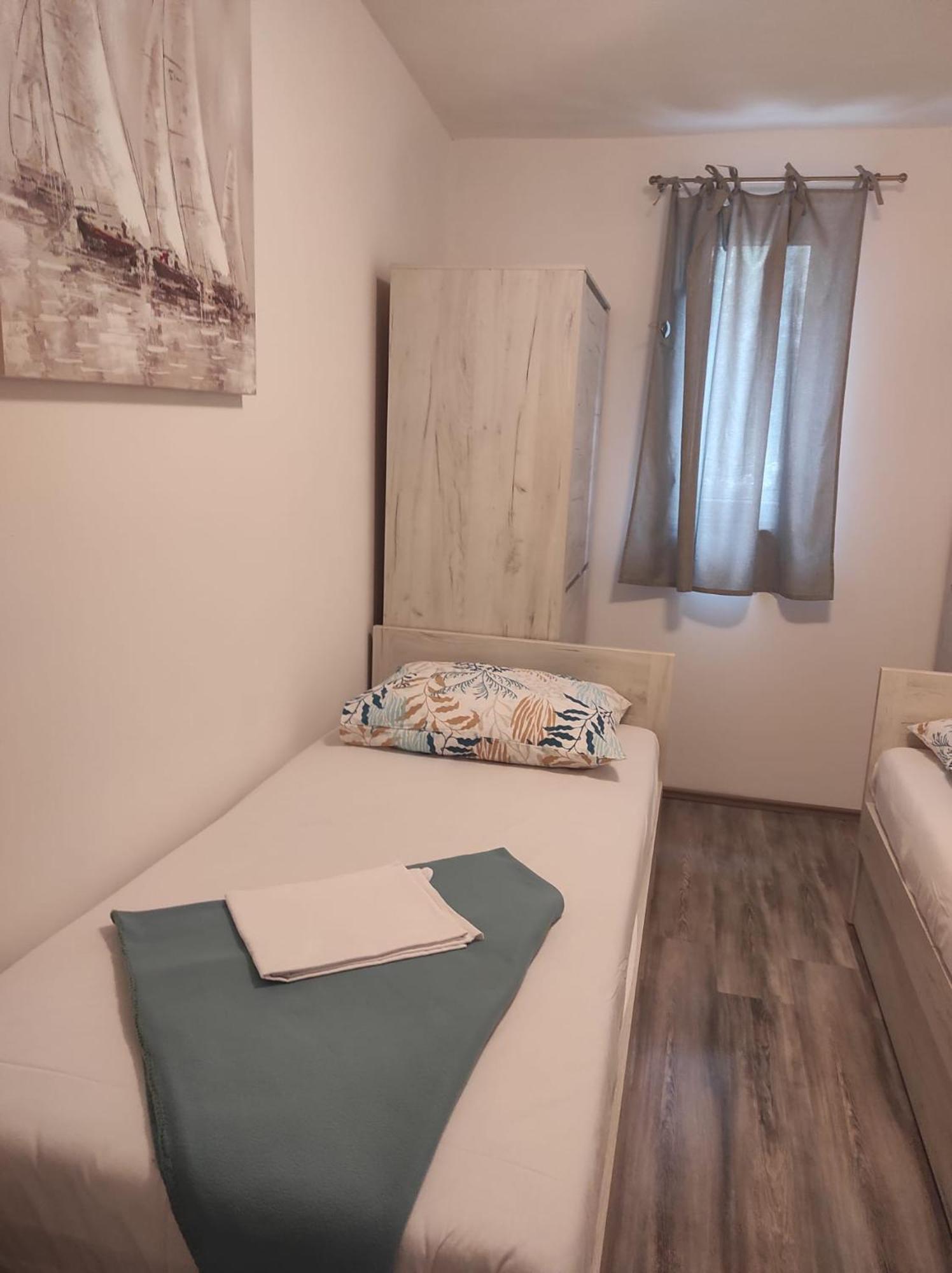 Apartman Koko With Private Jacuzzi Makarska Esterno foto