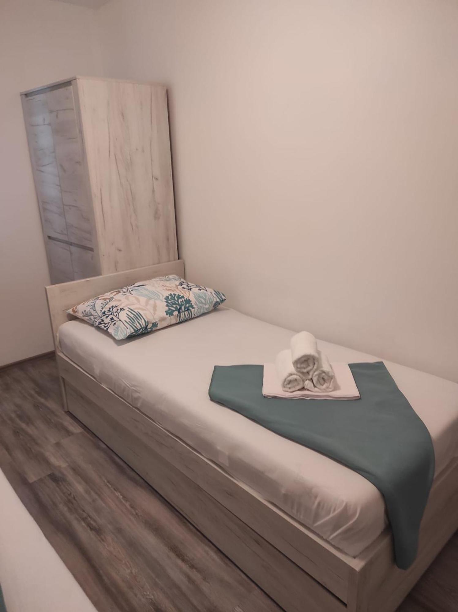 Apartman Koko With Private Jacuzzi Makarska Esterno foto