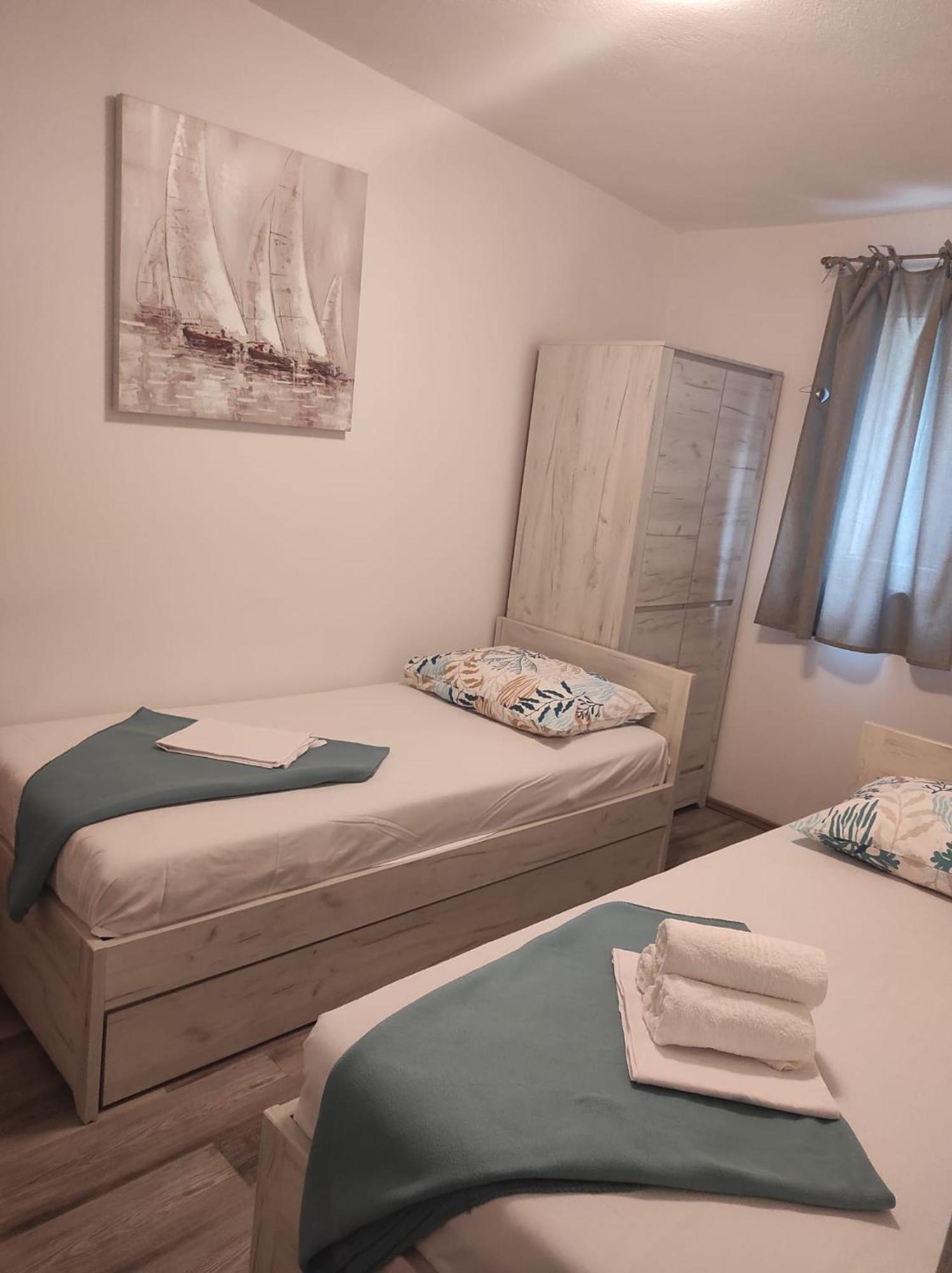 Apartman Koko With Private Jacuzzi Makarska Esterno foto