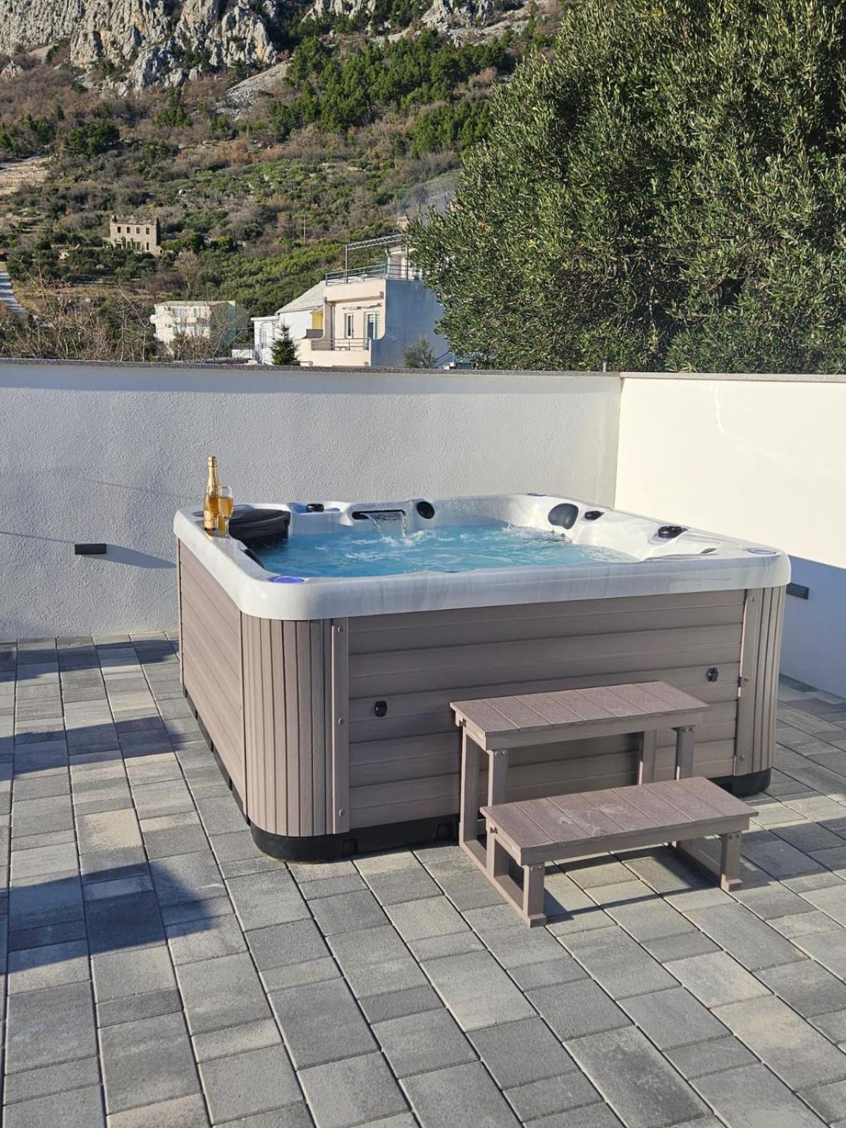 Apartman Koko With Private Jacuzzi Makarska Esterno foto