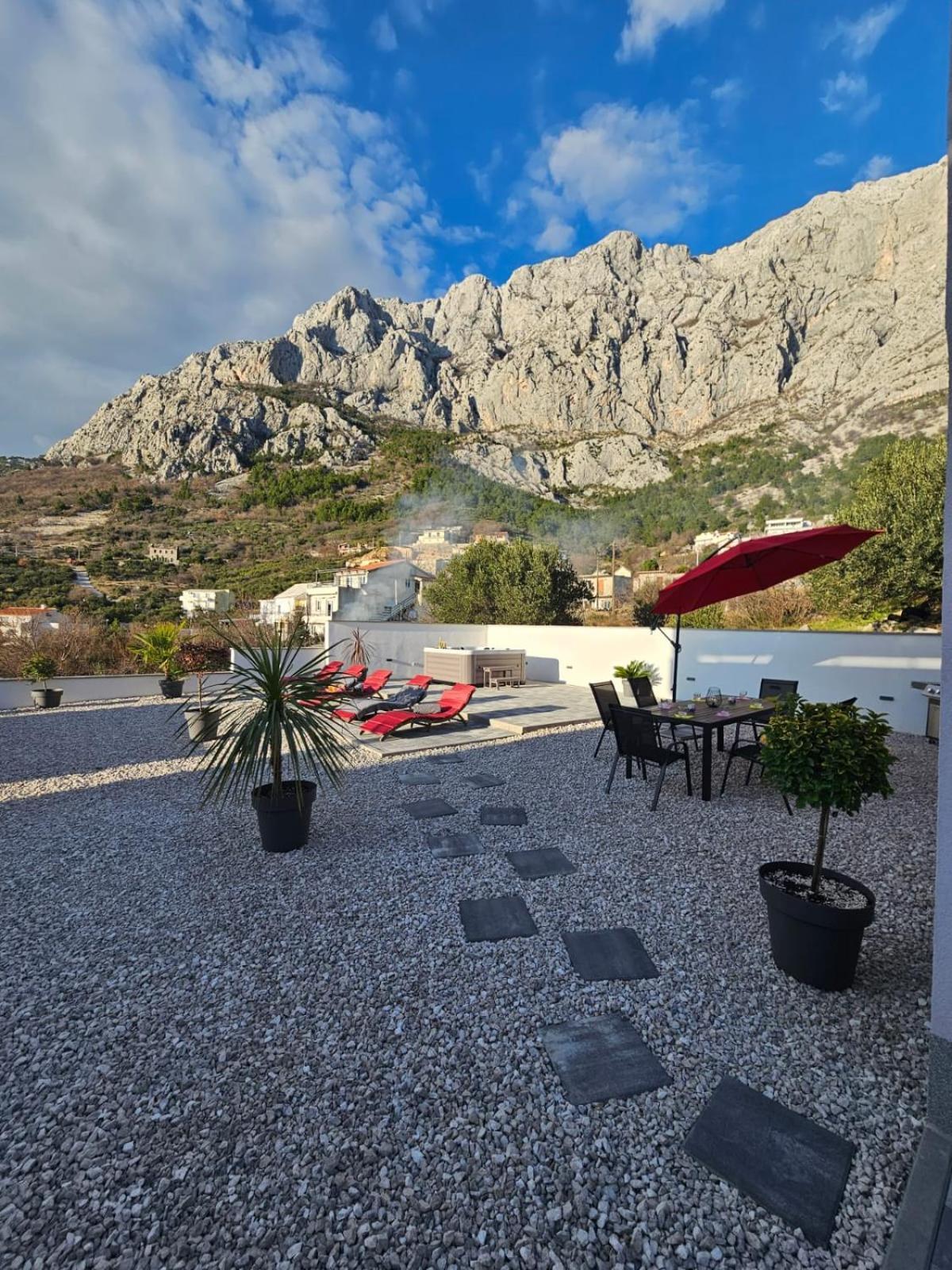 Apartman Koko With Private Jacuzzi Makarska Esterno foto