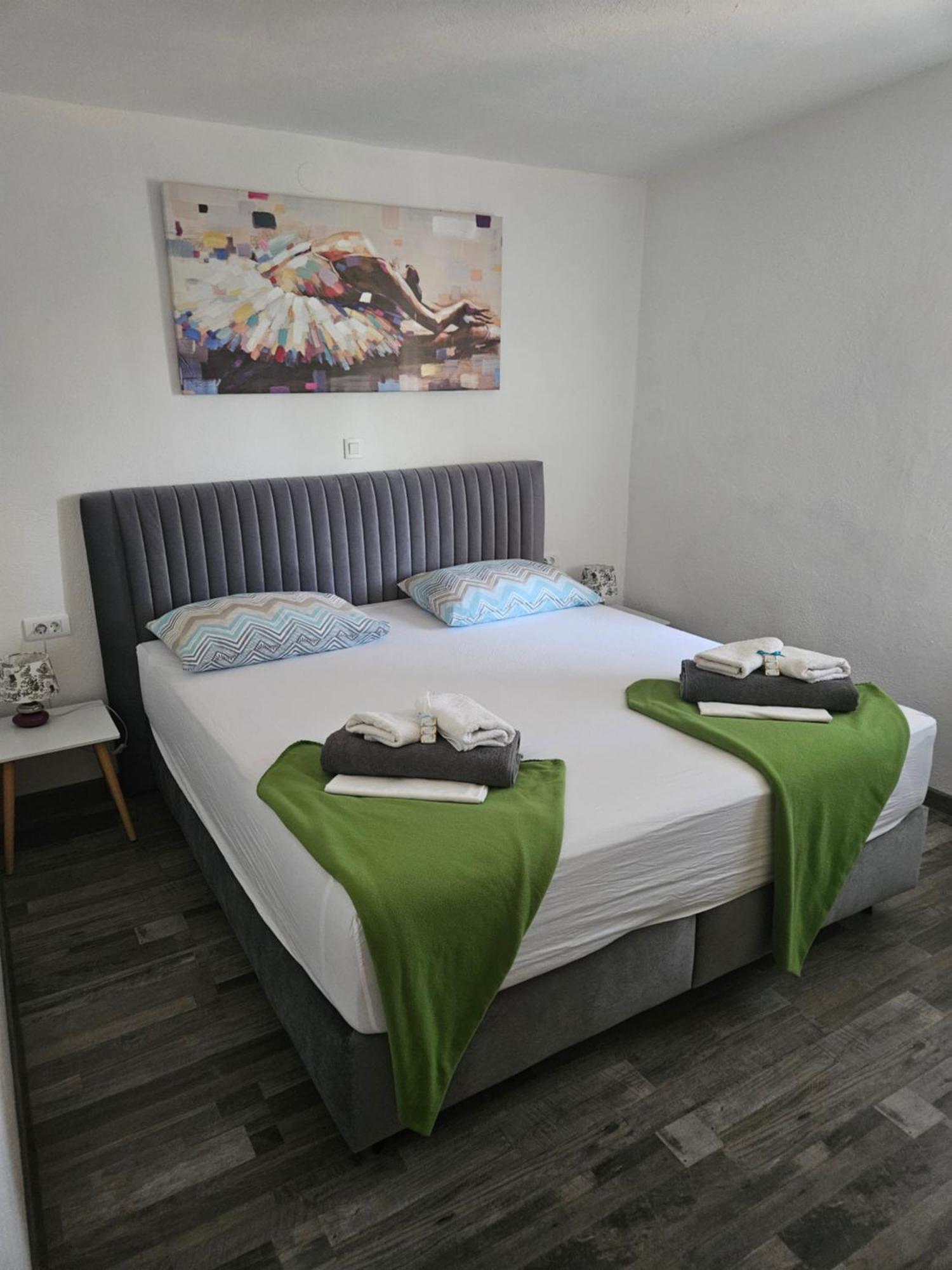 Apartman Koko With Private Jacuzzi Makarska Esterno foto