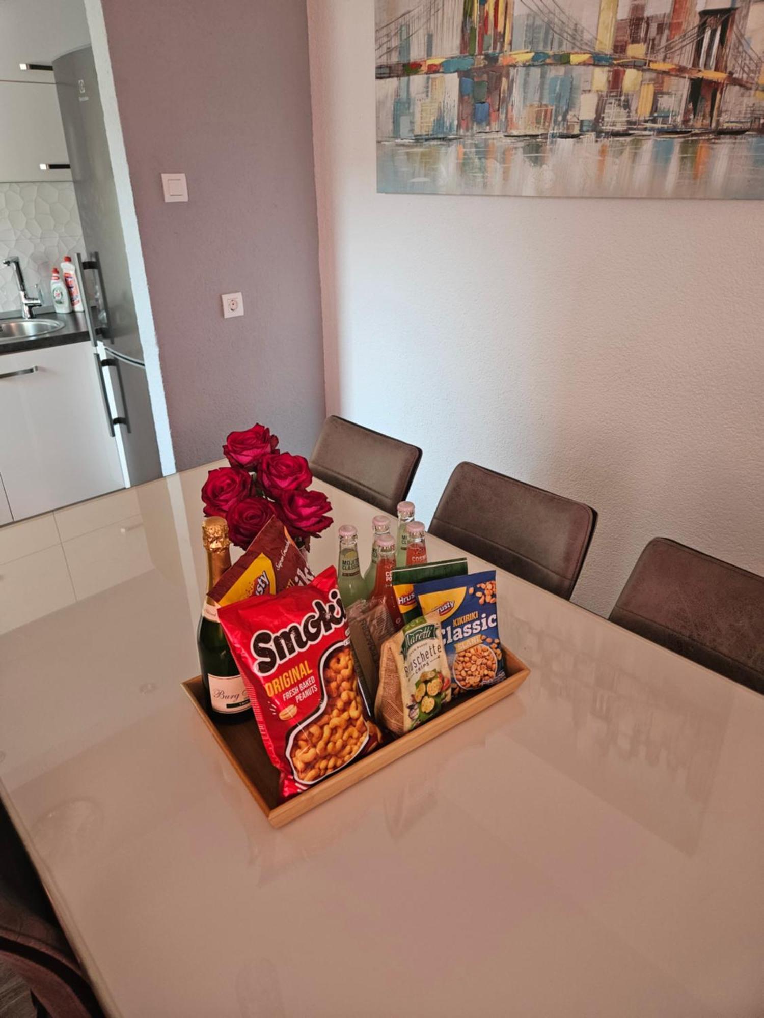 Apartman Koko With Private Jacuzzi Makarska Esterno foto