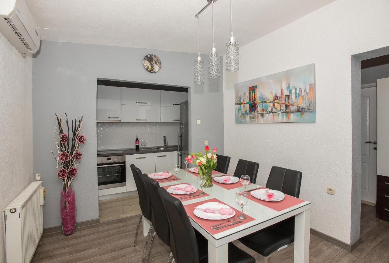 Apartman Koko With Private Jacuzzi Makarska Esterno foto